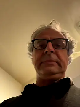 Snapshot of chtentation chatting on 11.26.25 chtentation online show from 11.26.25