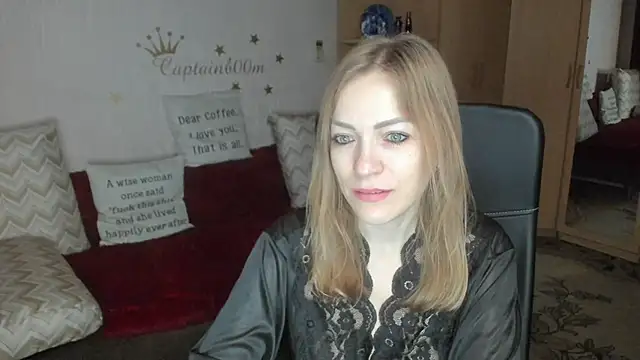 Snapshot of Tiffany_Bates chatting on 10.25.25 Tiffany Bates online show from 10.25.25