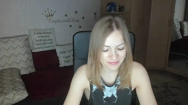 Snapshot of Tiffany_Bates chatting on 11.10.25 Tiffany Bates online show from 11.10.25