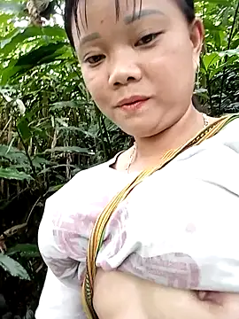 Snapshot of Samyy_xx chatting on 10.14.25 Samyy xx online show from 10.14.25