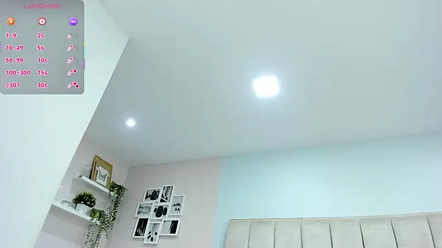 Snapshot of EllaaThorne chatting on 11.14.25 EllaaThorne online show from 11.14.25