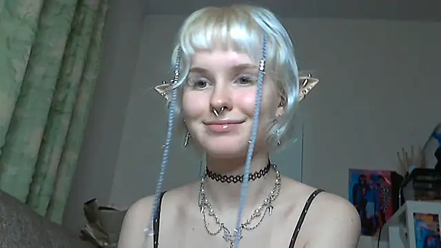 Snapshot of Paradoxy_ chatting on 12.21.25 Paradoxy online show from 12.21.25