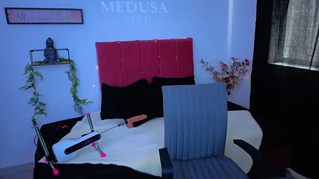 pequitasmedusa9 online show from 10.27.25