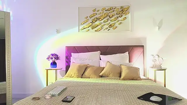 Nicole Broown  online show from 04.03.26