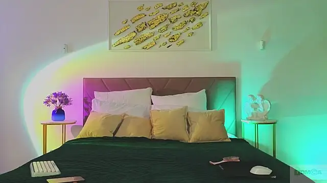 Nicole Broown  online show from 04.04.26