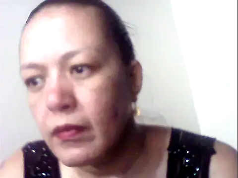 Snapshot of _yayis chatting on 10.01.25 yayis online show from 10.01.25