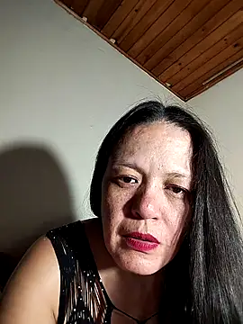 Snapshot of _yayis chatting on 10.15.25 yayis online show from 10.15.25