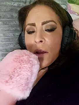 Queenbz1979 online show from 09.26.25