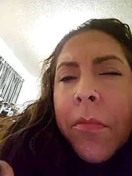 Queenbz1979 online show from 12.22.25