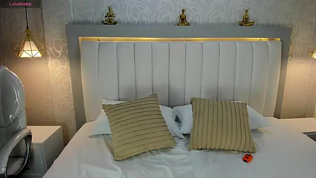 LillyWillss online show from 10.26.25