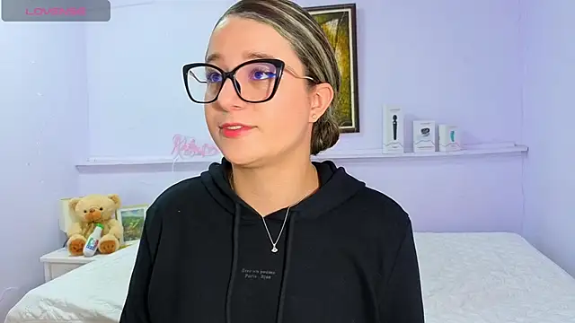 Snapshot of katiaa_lovv chatting on 10.06.25 katiaa lovv online show from 10.06.25