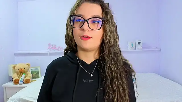 Snapshot of katiaa_lovv chatting on 10.08.25 katiaa lovv online show from 10.08.25