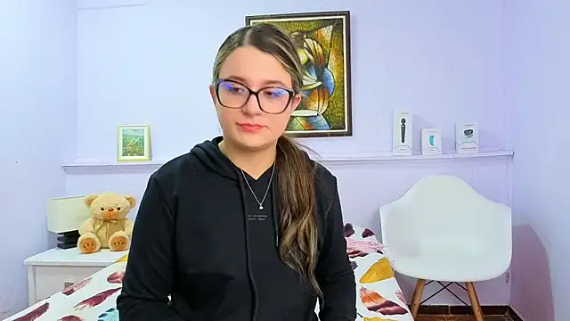 Snapshot of katiaa_lovv chatting on 10.17.25 katiaa lovv online show from 10.17.25