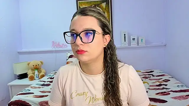 Snapshot of katiaa_lovv chatting on 10.22.25 katiaa lovv online show from 10.22.25