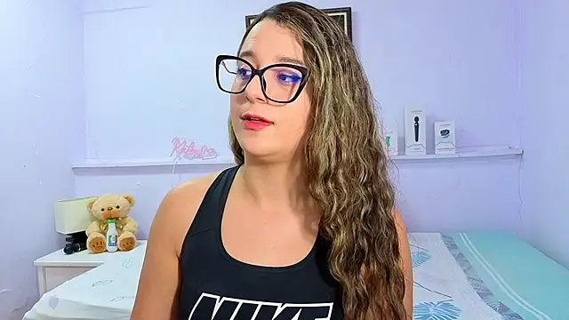 Snapshot of katiaa_lovv chatting on 10.23.25 katiaa lovv online show from 10.23.25