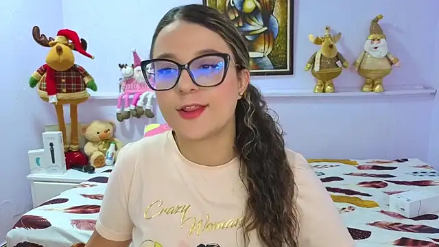 Snapshot of katiaa_lovv chatting on 11.18.25 katiaa lovv online show from 11.18.25