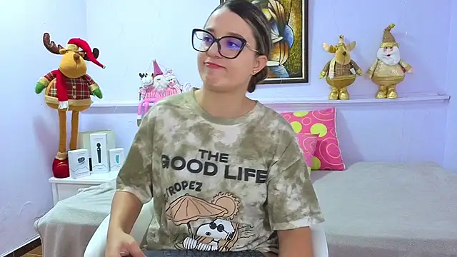 Snapshot of katiaa_lovv chatting on 11.23.25 katiaa lovv online show from 11.23.25