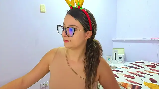 Snapshot of katiaa_lovv chatting on 12.14.25 katiaa lovv online show from 12.14.25