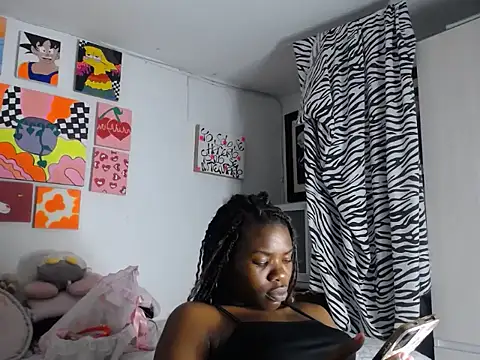 Snapshot of Nahomyyy chatting on 11.25.25 Nahomyyy online show from 11.25.25