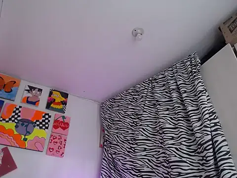 Snapshot of Nahomyyy chatting on 12.01.25 Nahomyyy online show from 12.01.25