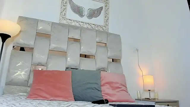 Nyra 18 online show from 11.20.25