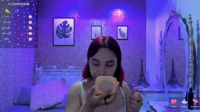 Snapshot of Megane_whitte chatting on 10.16.25 Megane whitte online show from 10.16.25