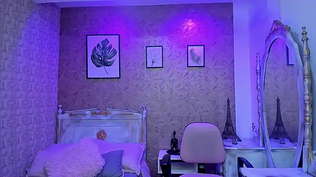 Snapshot of Megane_whitte chatting on 10.21.25 Megane whitte online show from 10.21.25