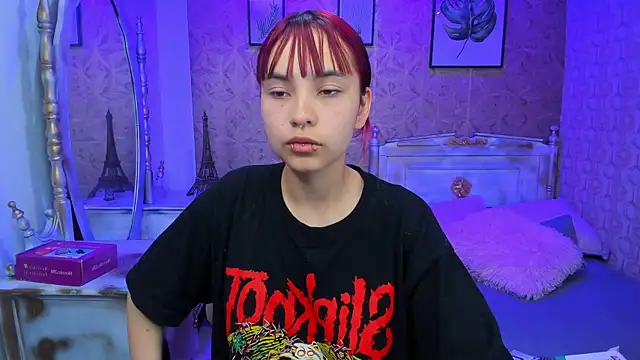 Snapshot of Megane_whitte chatting on 10.25.25 Megane whitte online show from 10.25.25