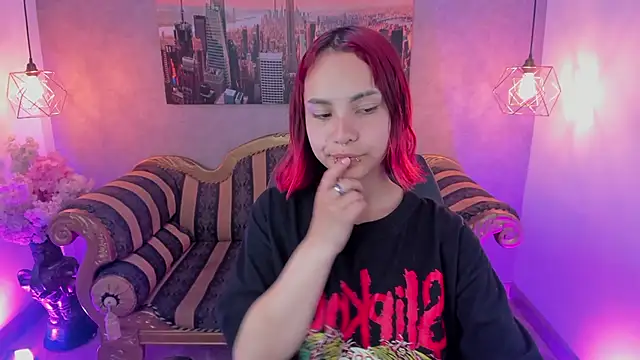 Snapshot of Megane_whitte chatting on 11.17.25 Megane whitte online show from 11.17.25