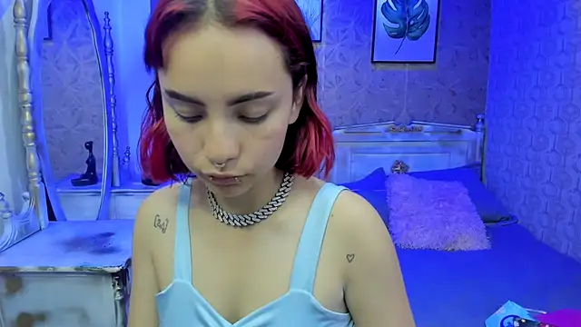 Snapshot of Megane_whitte chatting on 11.25.25 Megane whitte online show from 11.25.25