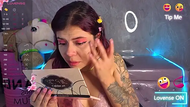 Snapshot of draviana_a_ chatting on 02.13.26 draviana a online show from 02.13.26