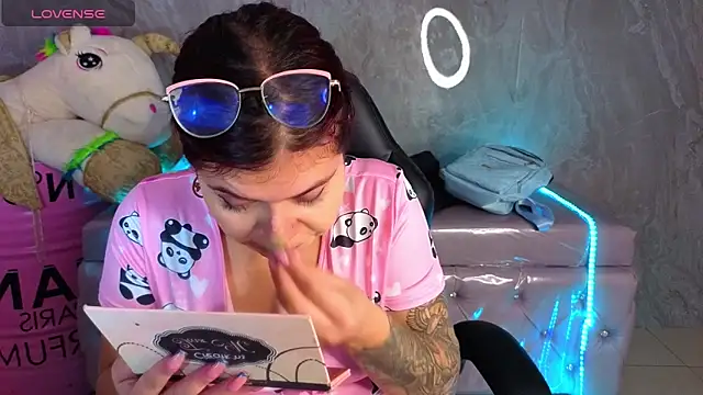 Snapshot of draviana_a_ chatting on 02.19.26 draviana a online show from 02.19.26