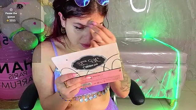 Snapshot of draviana_a_ chatting on 02.22.26 draviana a online show from 02.22.26