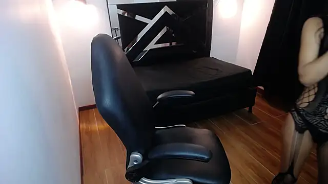 MarianaRojas  online show from 12.22.25