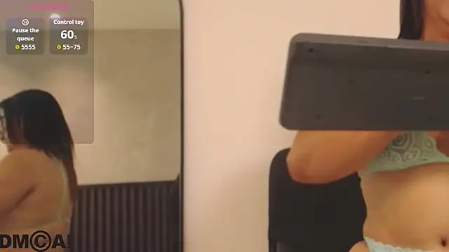 Snapshot of alahia_mellers chatting on 10.26.25 alahia mellers online show from 10.26.25