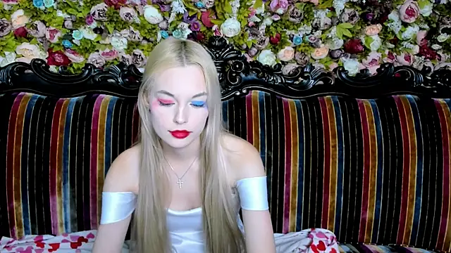 Snapshot of CallMeMargo chatting on 10.01.25 CallMeMargo online show from 10.01.25