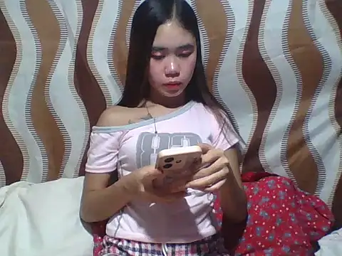 Snapshot of SweetPussie18x chatting on 03.22.26 SweetPussie18x online show from 03.22.26