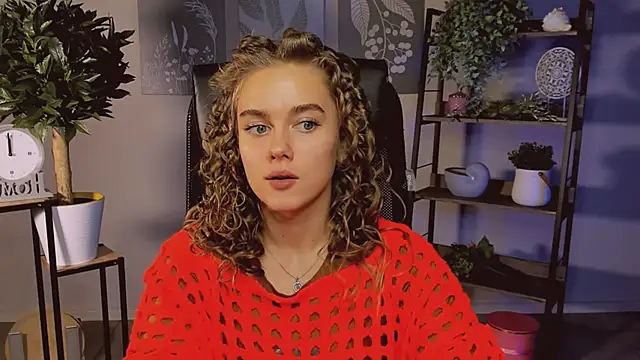 Snapshot of JuneWoods chatting on 11.21.25 JuneWoods online show from 11.21.25