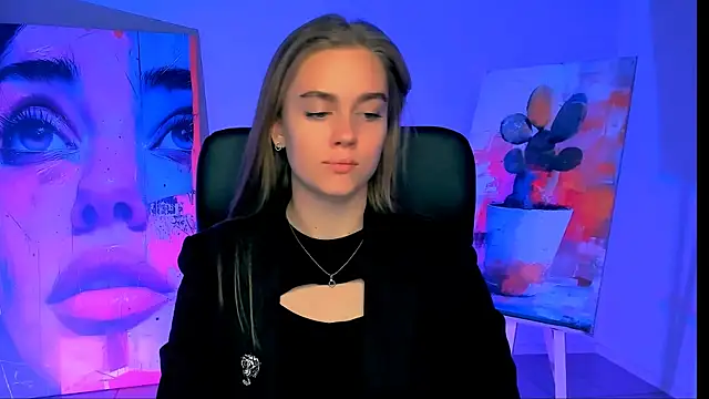 Snapshot of JuneWoods chatting on 12.03.25 JuneWoods online show from 12.03.25