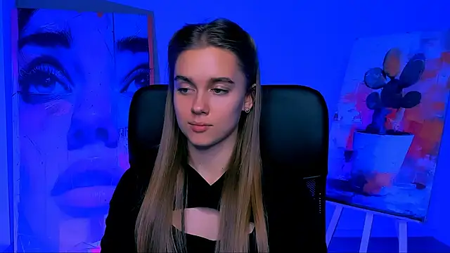 Snapshot of JuneWoods chatting on 12.05.25 JuneWoods online show from 12.05.25