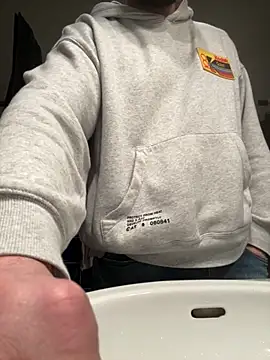 Snapshot of straight2fucked chatting on 03.04.26 straight2fucked online show from 03.04.26