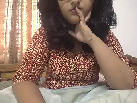 Snapshot of reena_12 chatting on 11.03.25 reena 12 online show from 11.03.25