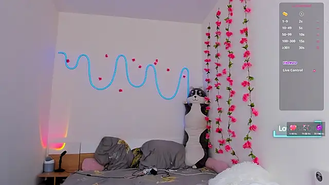 Snapshot of Evalore chatting on 10.03.25 Evalore online show from 10.03.25