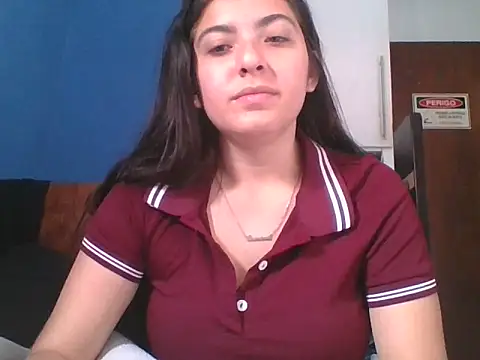 Snapshot of larj021bb chatting on 10.18.25 larj021bb online show from 10.18.25