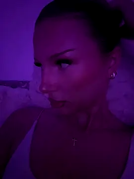 Snapshot of blondeeee chatting on 01.08.26 blondeeee online show from 01.08.26