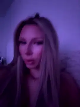 Snapshot of blondeeee chatting on 01.13.26 blondeeee online show from 01.13.26