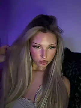 Snapshot of blondeeee chatting on 02.07.26 blondeeee online show from 02.07.26