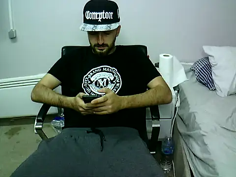 Snapshot of krerem chatting on 11.02.25 krerem online show from 11.02.25