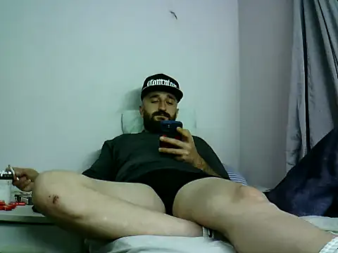 Snapshot of krerem chatting on 11.25.25 krerem online show from 11.25.25