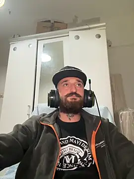 Snapshot of krerem chatting on 12.02.25 krerem online show from 12.02.25